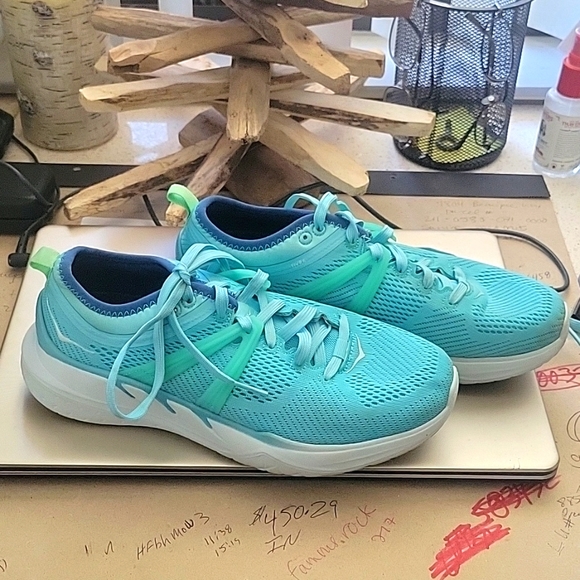 hoka tennis shoes near me